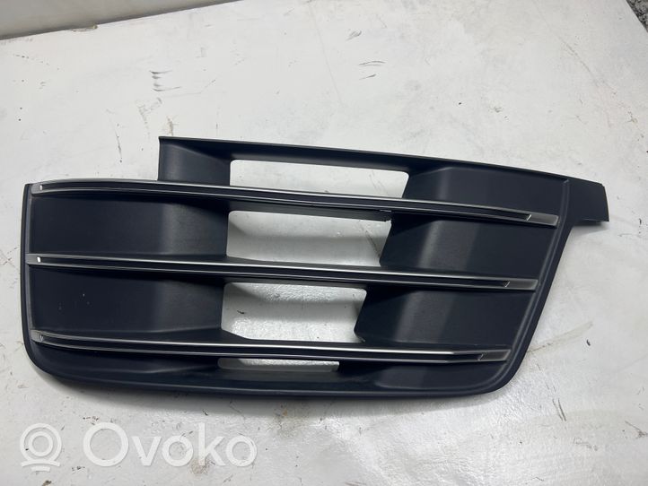 Audi Q7 4M Grotelės apatinės (trijų dalių) 4M0807681D