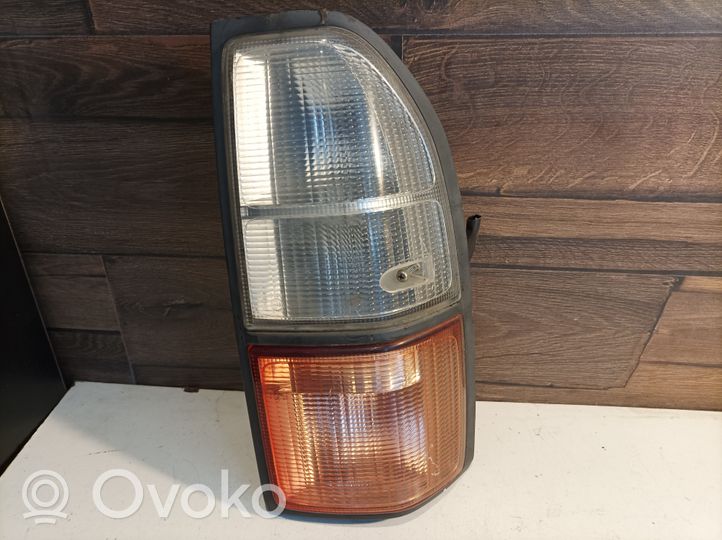 Toyota Land Cruiser (J100) Lampa tylna 