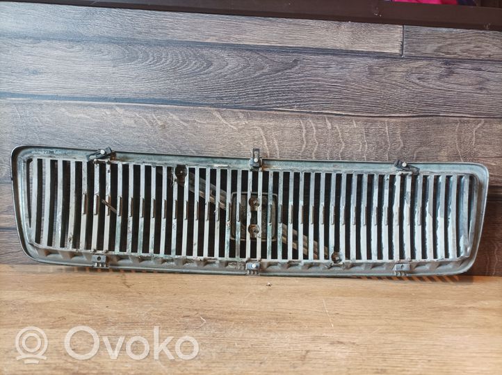 Volvo S70  V70  V70 XC Grille calandre supérieure de pare-chocs avant 9190776