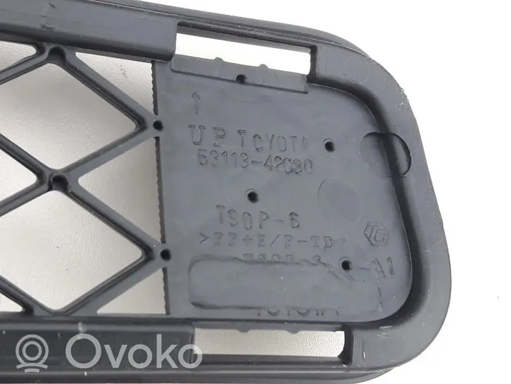 Toyota RAV 4 (XA30) Maskownica / Grill / Atrapa górna chłodnicy 53113-42030