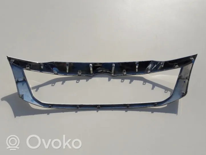 Toyota Hilux (AN10, AN20, AN30) Front bumper upper radiator grill 