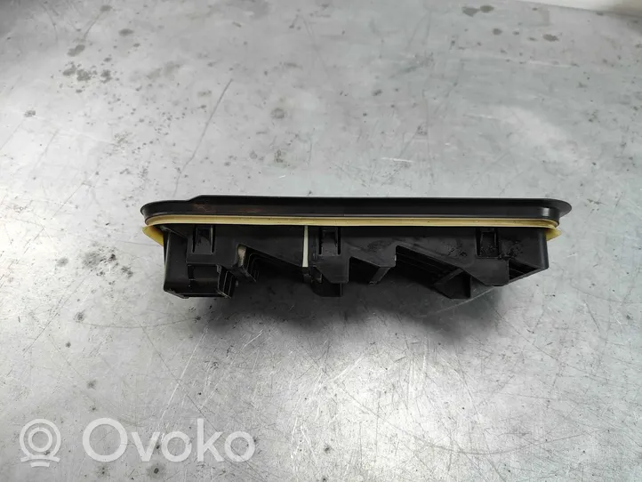 Volvo XC60 Quarter panel pressure vent 31449325