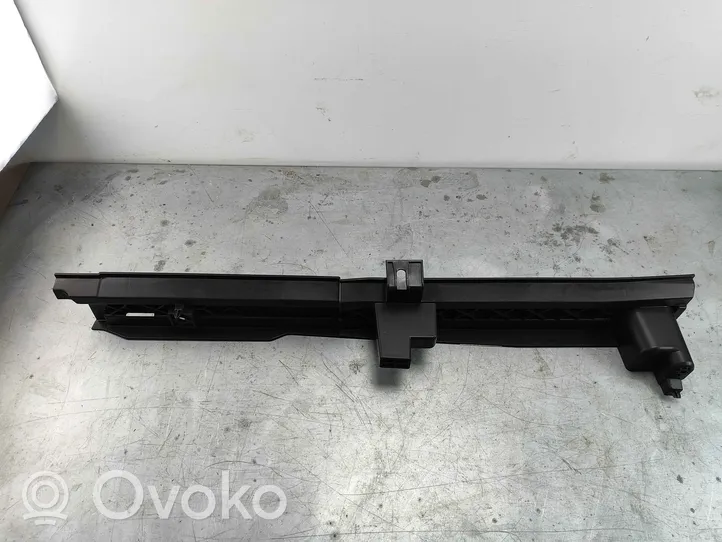 Volvo XC60 Altro elemento di rivestimento bagagliaio/baule 32205625