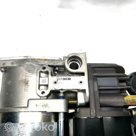 BMW 5 E39 Ilmajousituksen kompressoripumppu 1082099