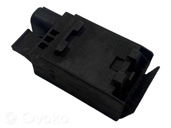 BMW 5 E39 AUC sensor 8391470