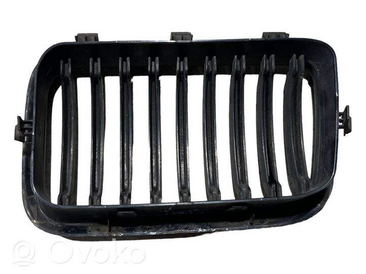 BMW 3 E36 Grille inférieure de pare-chocs avant 