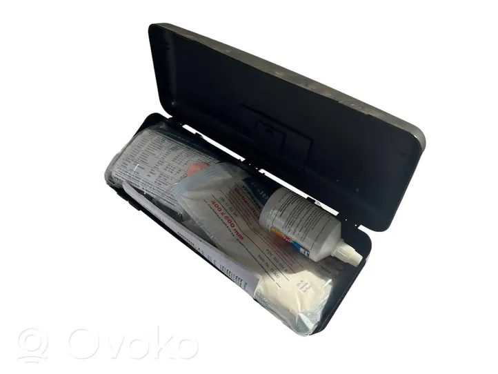 BMW 5 E39 Trousse de premiers secours 52108176553