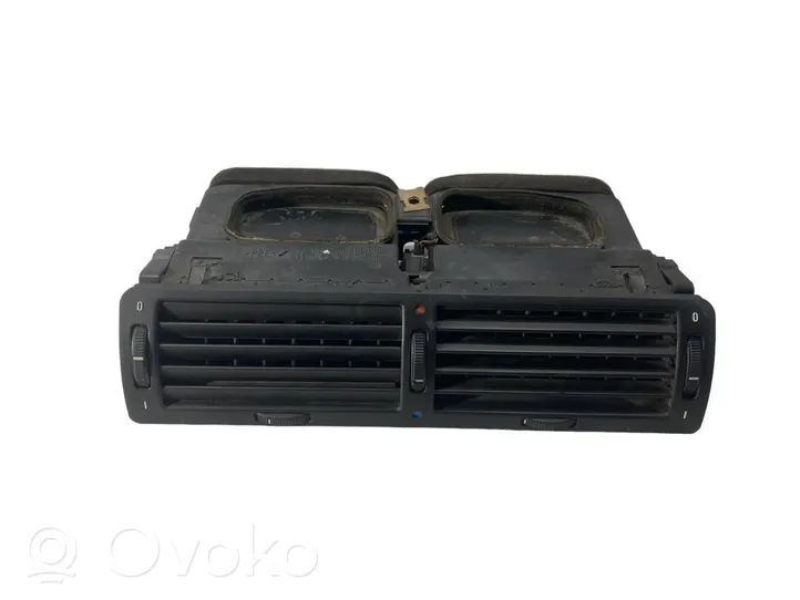 BMW 7 E38 Griglia di ventilazione centrale cruscotto 8390111