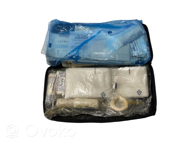 Mercedes-Benz C W203 First aid kit A2038600050