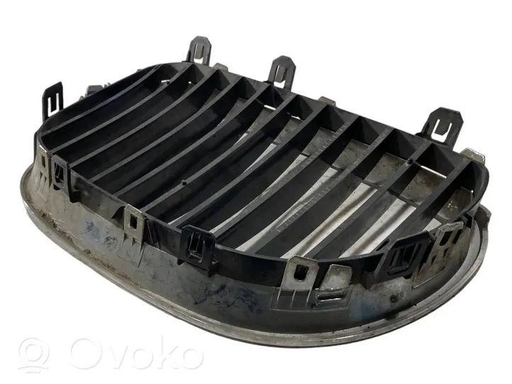 BMW 5 E60 E61 Maskownica / Grill / Atrapa górna chłodnicy 7065702