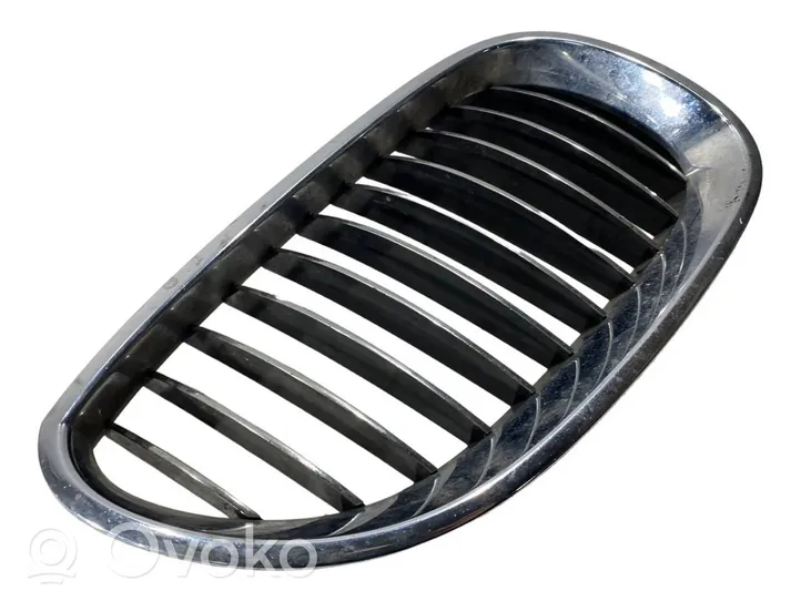 BMW 5 E60 E61 Maskownica / Grill / Atrapa górna chłodnicy 7065702