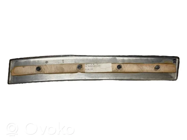 BMW 5 E34 Rivestimento del vano portaoggetti del cruscotto 8181928