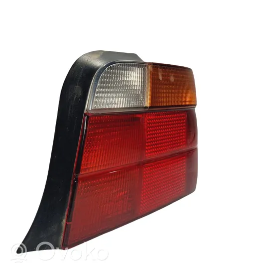 BMW 3 E36 Luci posteriori 8353810