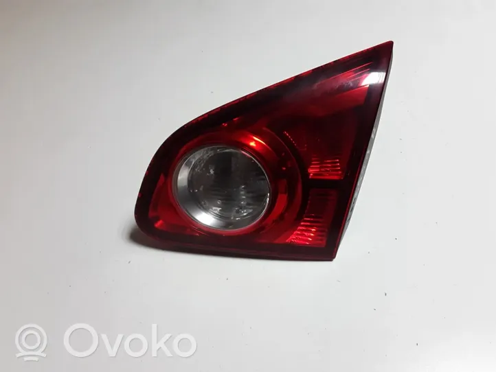 Nissan Qashqai Takaluukun takavalot 89071064