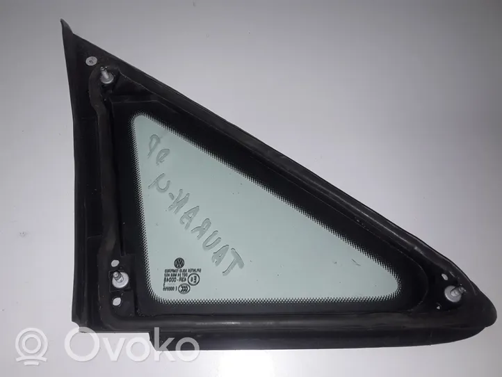 Volkswagen Touran II Finestrino/vetro triangolo anteriore 1T0845411