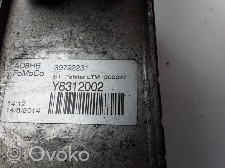 Volvo XC60 Supporto di montaggio del filtro dell’olio 30792231