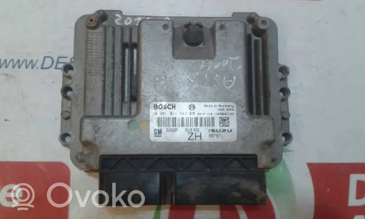 Opel Astra H Variklio valdymo blokas 0281011943