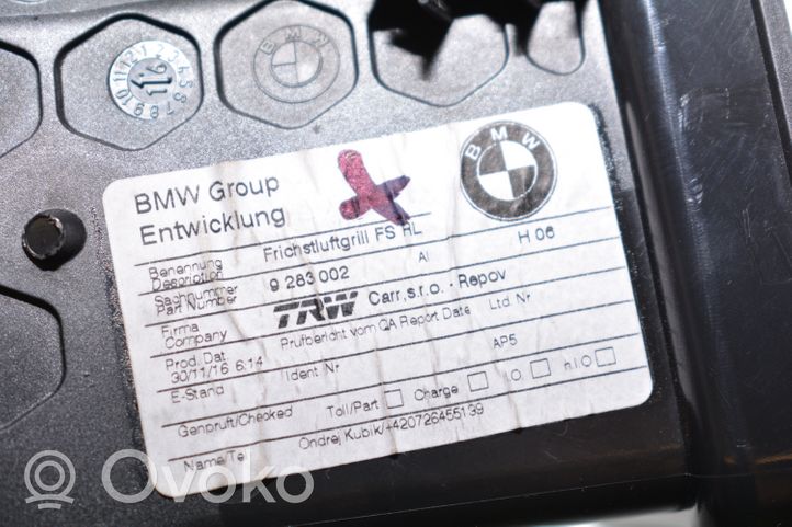 BMW i3 Kojelaudan sivutuuletussuuttimen kehys 