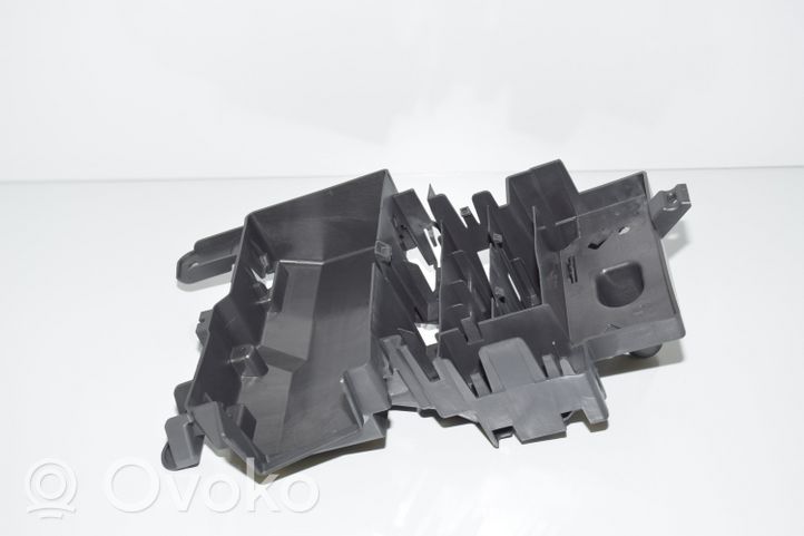 BMW X7 G07 Battery bracket 61138780757