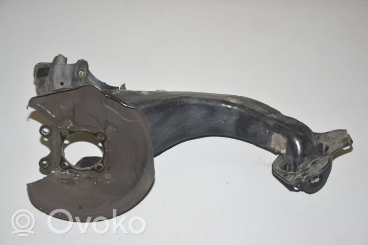 BMW 2 F46 Zwrotnica koła tylnego 6851581