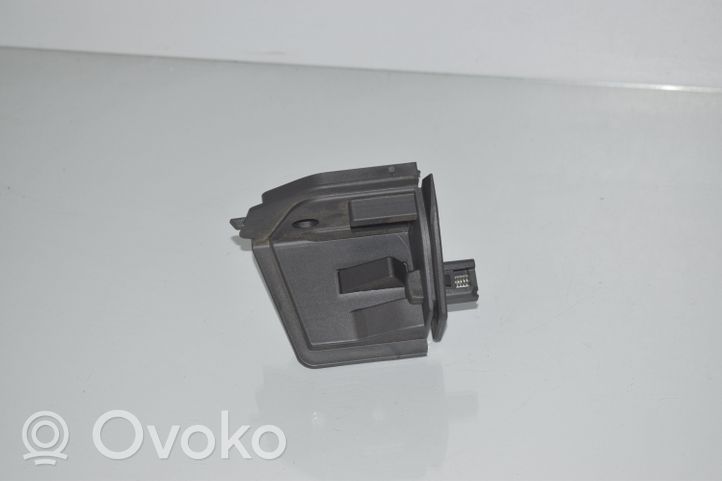 BMW 2 F46 Podpora mocowania półki bagażnika 7360972