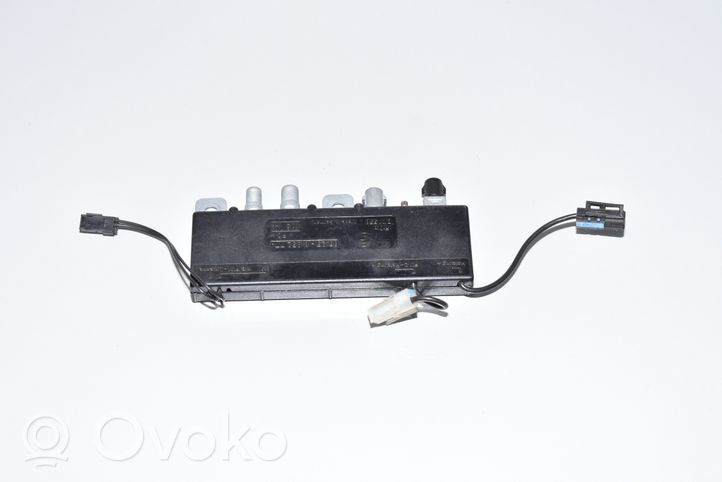 BMW 7 E38 Amplificatore antenna 