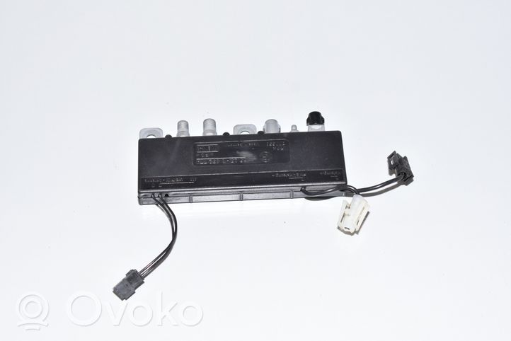 BMW 7 E38 Aerial antenna amplifier 