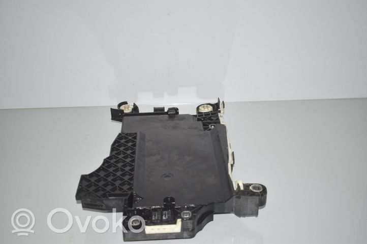 BMW 2 F46 Boîte de batterie 9387574