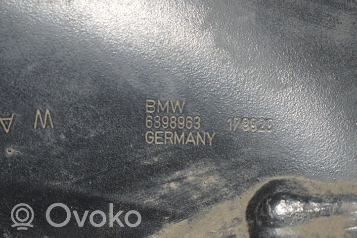 BMW 2 F46 Piasta koła tylnego 6898963