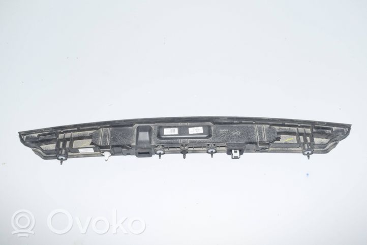 BMW 7 G11 G12 Takaluukun rekisterikilven valon palkki 7357105