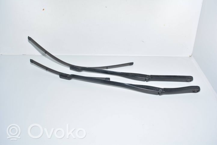 BMW 7 G11 G12 Priekinio stiklo valytuvų kojelė 7357311