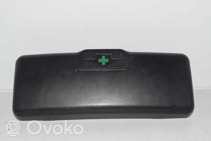 BMW 5 E39 First aid kit 8176553