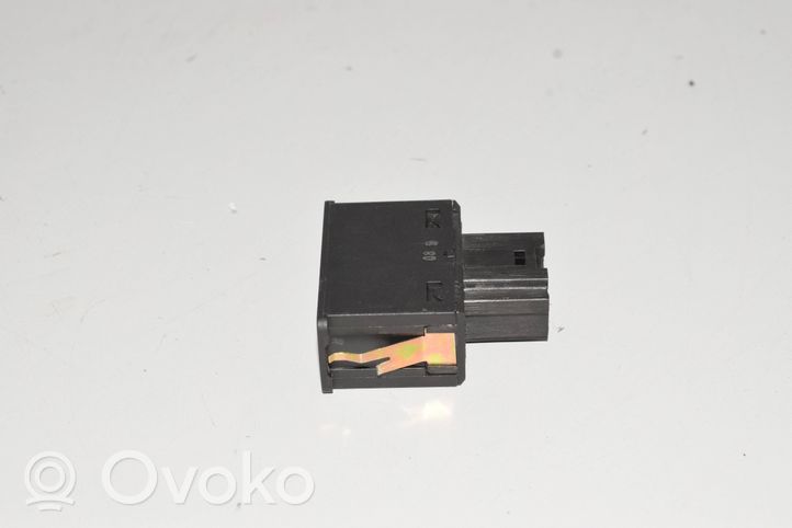 BMW X5 E53 Câble adaptateur AUX 8368346