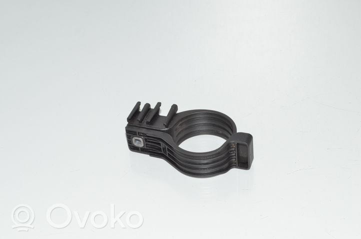 BMW 5 F10 F11 Staffa/supporto di montaggio del filtro carburante 