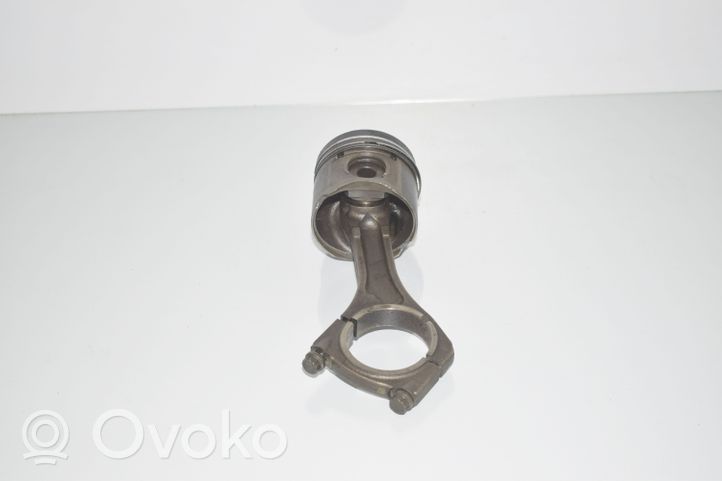 BMW 7 E38 Piston with connecting rod 