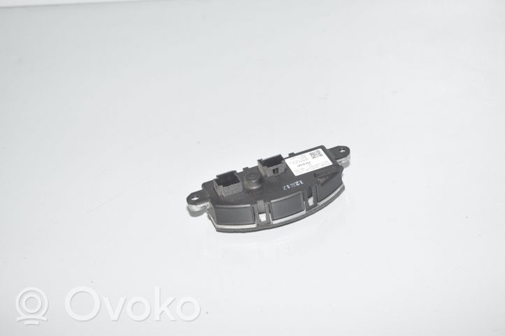 BMW 2 F45 Pečiuko ventiliatoriaus reostatas (reustatas) 