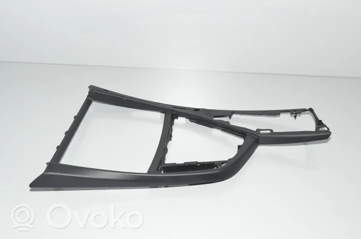 BMW 2 F22 F23 Kita centrinė konsolės (tunelio) detalė 9207313