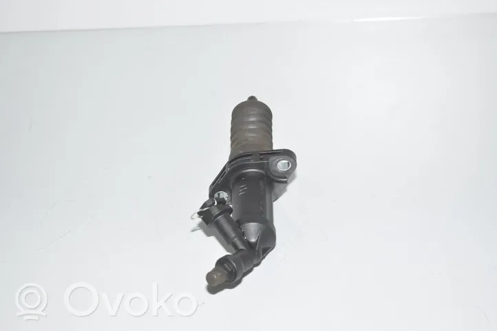 BMW 2 F22 F23 Pagrindinis sankabos cilindriukas 6795711