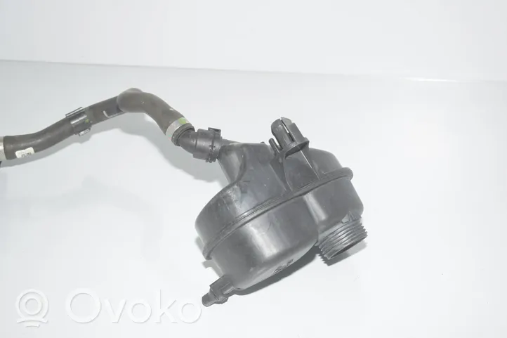 BMW 3 G20 G21 Vase d'expansion / réservoir de liquide de refroidissement 8610653