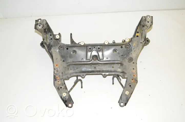 BMW 2 F46 Rama pomocnicza przednia 6872729