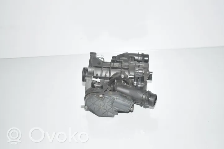 BMW 3 G20 G21 Boîtier de thermostat / thermostat 8642560