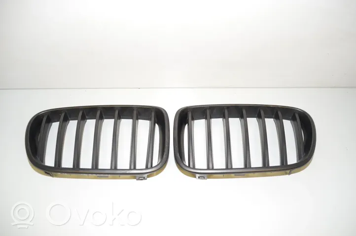 BMW X3 F25 Maskownica / Grill / Atrapa górna chłodnicy 7237421