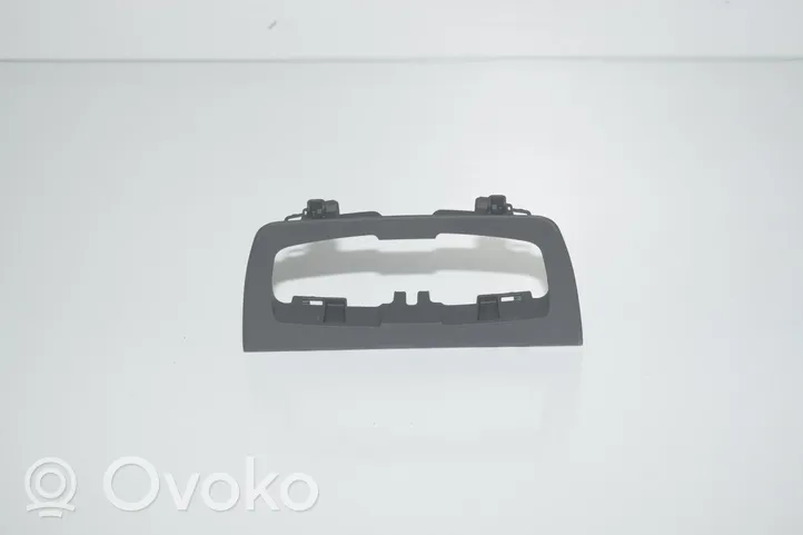 BMW 3 F30 F35 F31 Rivestimento della console di illuminazione installata sul rivestimento del tetto 9218531