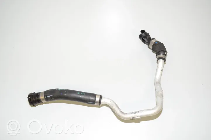 BMW 5 F10 F11 Tuyau de liquide de refroidissement moteur 7827842