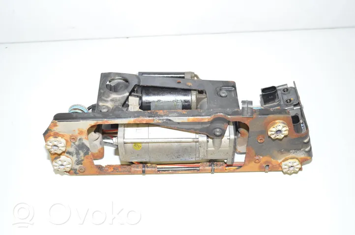 BMW 5 F10 F11 Compresseur / pompe à suspension pneumatique 6875176