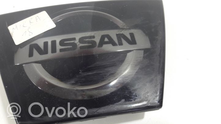 Nissan Micra K14 Mostrina con logo/emblema della casa automobilistica 628905FA0B