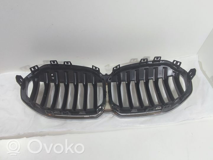 BMW 1 F40 Grille calandre supérieure de pare-chocs avant 5A39366