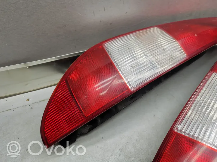 Ford Mondeo Mk III Rear/tail lights set 