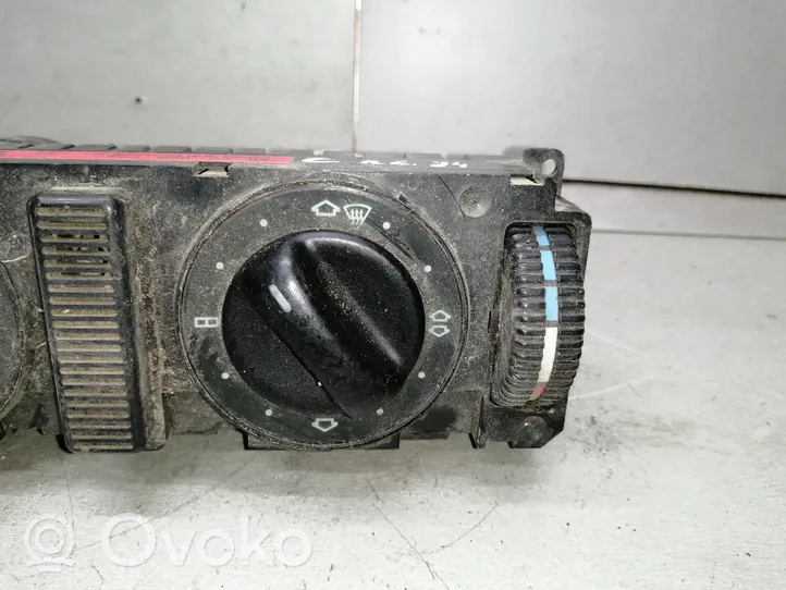 Mercedes-Benz C W202 Climate control unit 2028300985