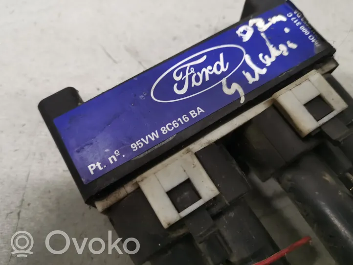 Ford Galaxy Jäähdytyspuhaltimen rele 95VW8C616BA